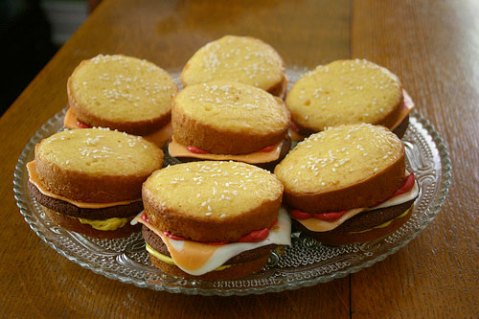 20080919-cheeseburgercupcakes